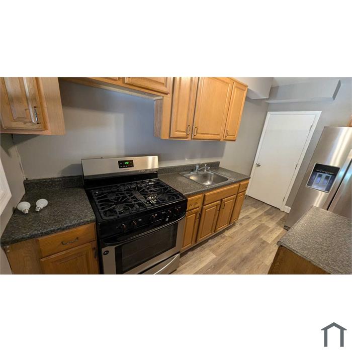 925 Foxcroft Ln